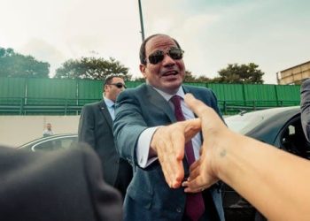 شاهد.. السيسي يستجيب لطلبات سيدتين مصريتين على الهواء