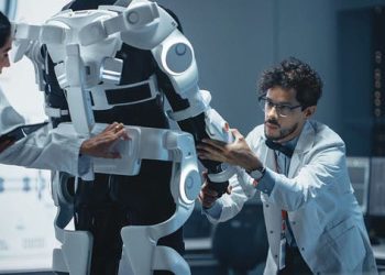 دمج الإنسان والآلة للقضاء على الإعاقة