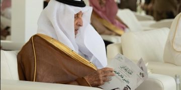 الفيصل يتوج الفائزين في الحفل الختامي لسباقات الخيل بجدة‬⁩