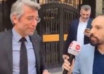 شاهد واحكم.. وزير لبناني يرد على أجوبة صحافي بأغنيات