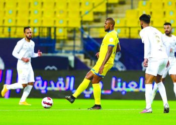 مدرب النصر الجديد يقيم الأجانب