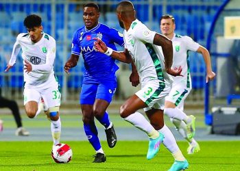 إيجالو الهلال يؤذي الكبار