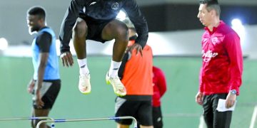 الشباب يغلق المساحات