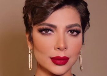 شاهد أيمن الذهبي يبكي في زفاف ابنته.. وأصالة تواسيه