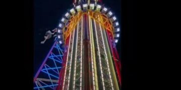 حادثة مروعة بمدينة ملاهٍ.. "سقوط حر" لمراهق لم يربط حزام الأمان بإحكام