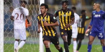 الاتحاد يهزم الشباب بثنائية ويبتعد بالصدارة