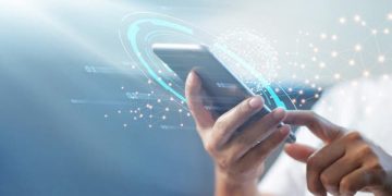 مستشعرات الهواتف الذكية تكشف أمراض القلب والعين!