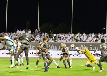 الأهلي يستضيف الطائي للهروب من الهبوط