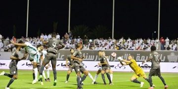 الأهلي يستضيف الطائي للهروب من الهبوط