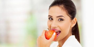 فوائد لا تتخيلها في تفاحة واحدة.. حتى إنها تخلصك من الكرش