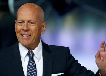 النجم بروس ويليس يعتزل التمثيل بعد فقدان القدرة على الكلام