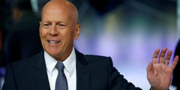 النجم بروس ويليس يعتزل التمثيل بعد فقدان القدرة على الكلام