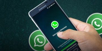 بعد سنوات من تمتع مستخدمي آيفون بها.. واتساب تبدأ باختبار هذه الميزة