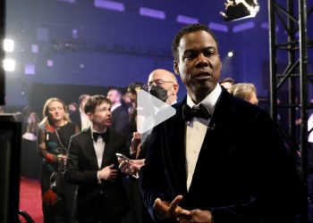 بعد أن صفعه ويل سميث.. CNN تحصل على تسجيل يكشف أول تعليق من كريس روك