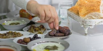 أفطِر فورا في هذه الحالات.. نصائح لمريض السكري في رمضان