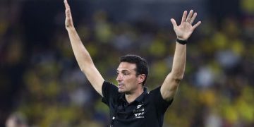 مدرب الأرجنتين: السعودية ستلعب "على أرضها"