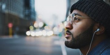 ليست كلها ممتعة.. بعض أنواع الموسيقى تصيبك بحالات عدوانية