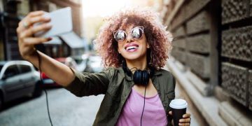 وداعًا لصور السيلفي.. الكاميرات الأمامية تجعل الأنف يبدو أكبر