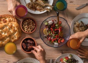 على مائدة سحورك وإفطارك في رمضان.. تجنب هذه الأطعمة