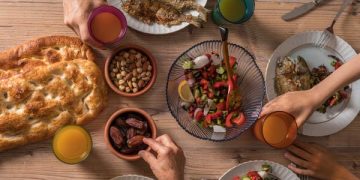 على مائدة سحورك وإفطارك في رمضان.. تجنب هذه الأطعمة