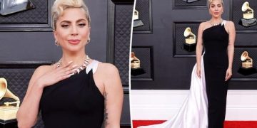 لايدي غاغا "أيقونة" حفل الغراميز بفضل أرماني وإيلي صعب