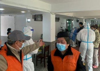 فيديو.. إجراء فحص كورونا للأسماك في شنغهاي بالصين