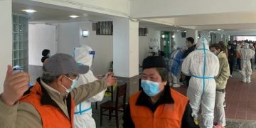 فيديو.. إجراء فحص كورونا للأسماك في شنغهاي بالصين