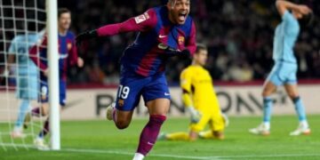 الراتب الخرافي يوقف انتقال روكي لبطل الثلاثية