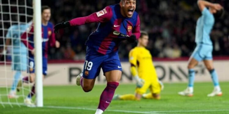 الراتب الخرافي يوقف انتقال روكي لبطل الثلاثية