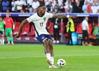 الأهلي يغري نجم إنجلترا براتب ضخم