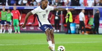 الأهلي يغري نجم إنجلترا براتب ضخم