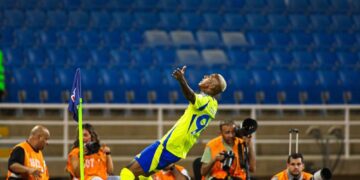 رباعية تعيد العالمي