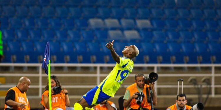 رباعية تعيد العالمي