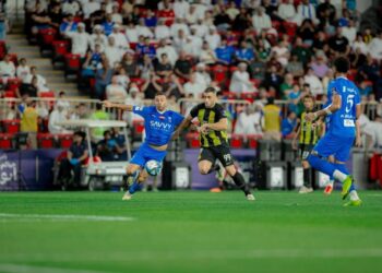 العقدة الزرقاء  تطارد العميد