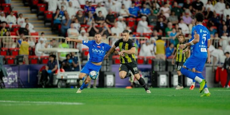 العقدة الزرقاء  تطارد العميد