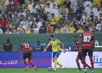 العالمي يقترب من الوصافة