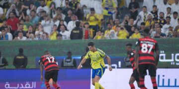 العالمي يقترب من الوصافة