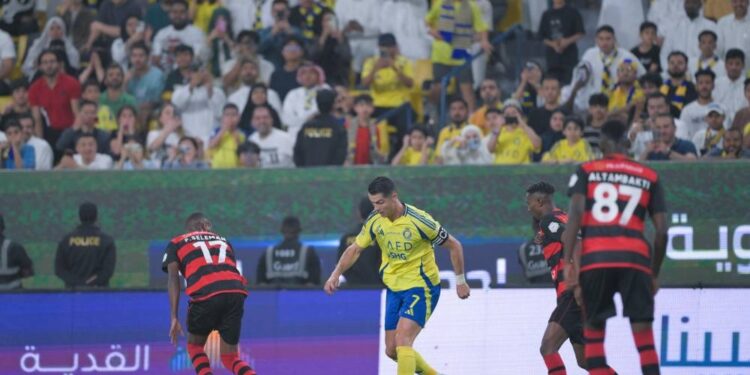 العالمي يقترب من الوصافة