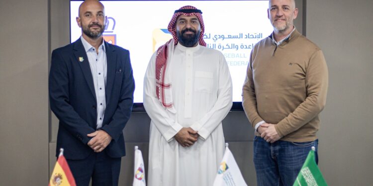 مذكرة تفاهم سعودية إسبانية في كرة القاعدة والكرة الناعمة