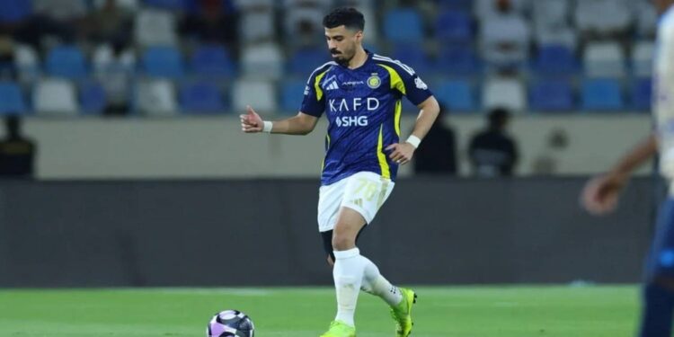 الهلال يضرب النصر بمدافع دولي