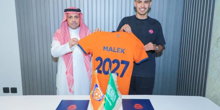 الفيحاء يمدد عقد مهاجمه