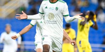 كسر العقد يضع العازف والقلعة بمأزق