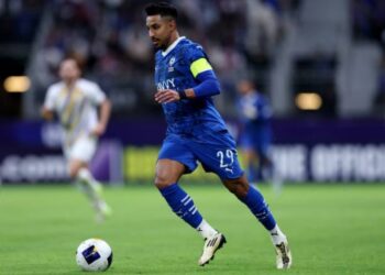 تجديد العقود يخفي نجومية المحليين