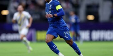 تجديد العقود يخفي نجومية المحليين