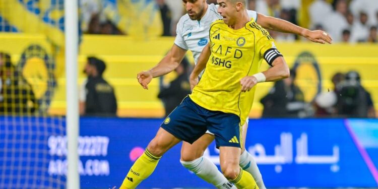 العالمي يضرب الخمسة