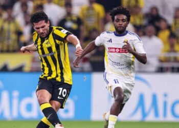 العميد يضرب بالسبعة ويحسم التأهل