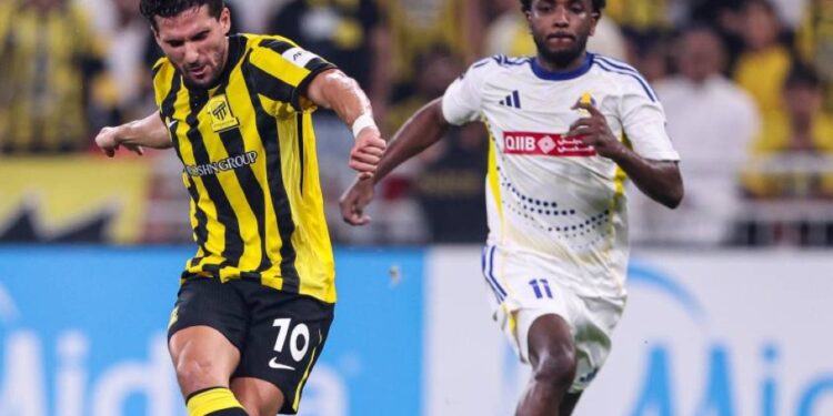 العميد يضرب بالسبعة ويحسم التأهل