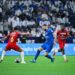 الهلال يضيق الخناق