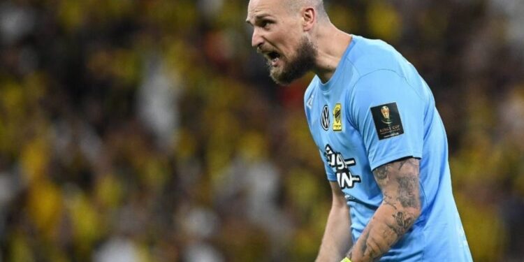 مقصلة الاتحاد تطال حامي العرين
